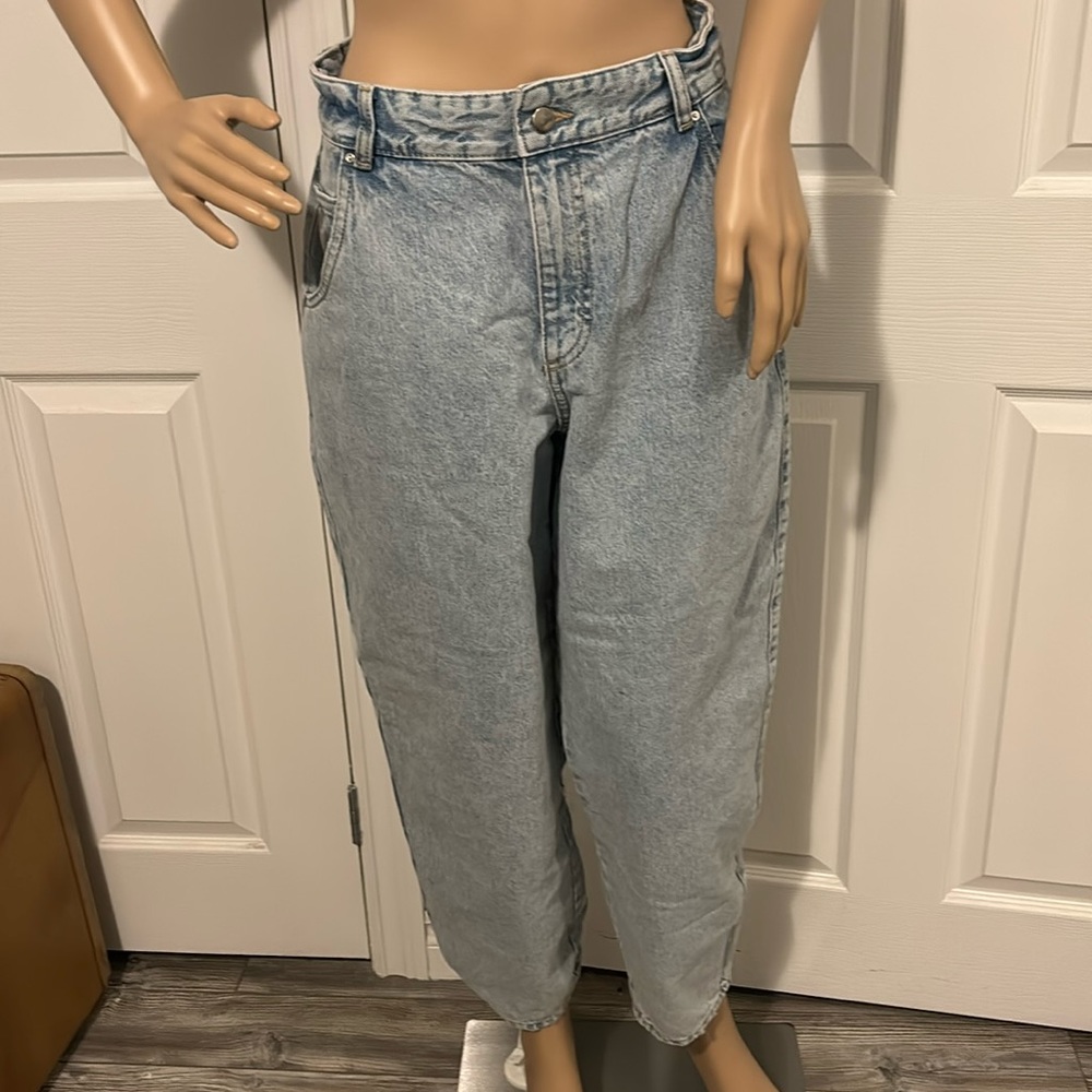 H&M high rise mom Jean size 6